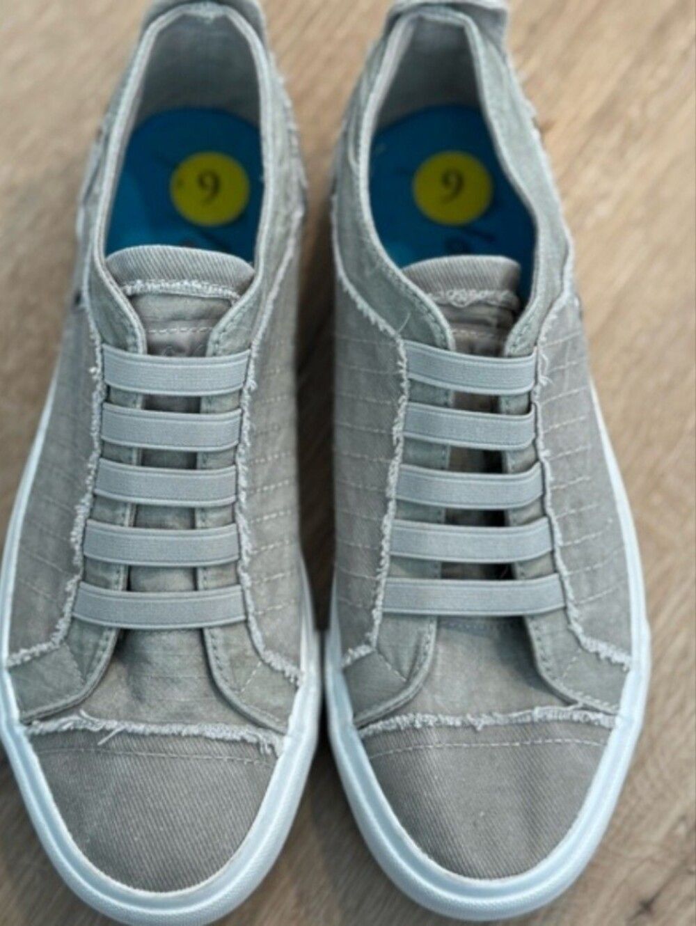 Blowfish Malibu Gray Slip On Casual Sneakers Size 9